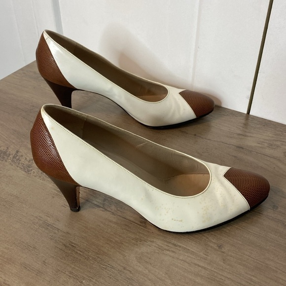 Vintage Salvatore Ferragamo White and Brown Leather Heels - Two tone - 7.5 - Picture 6 of 8